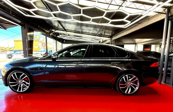 Jaguar XF 3.0 TDV6 300 Sport 7