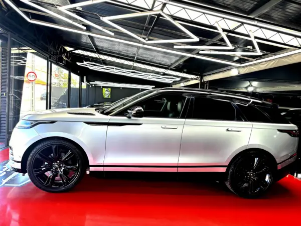 Land Rover Range Rover Velar 3.0 D R-Dynamic HSE 6