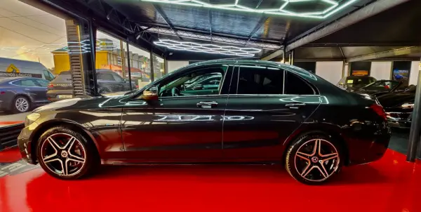 Mercedes-Benz C 300 de AMG Line 5