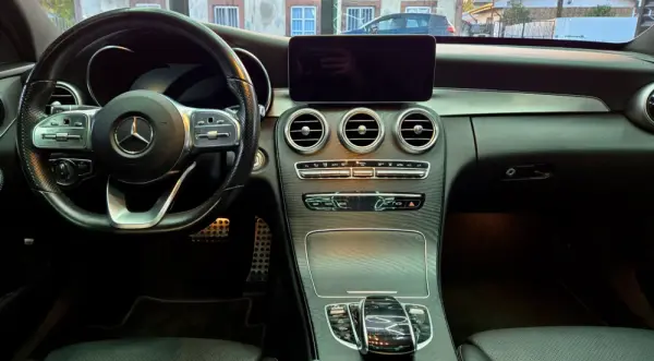 Mercedes-Benz C 300 de AMG Line 17