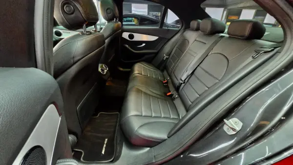 Mercedes-Benz C 300 de AMG Line 19