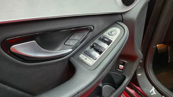 Mercedes-Benz C 300 de AMG Line 23