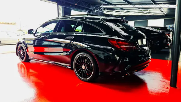 Mercedes-Benz CLA 220 d Shooting Brake AMG Line Aut. 4