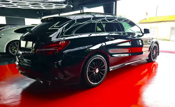 Mercedes-Benz CLA 220 d Shooting Brake AMG Line Aut. 6