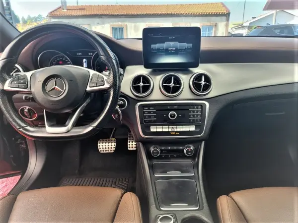 Mercedes-Benz CLA 220 d Shooting Brake AMG Line Aut. 10