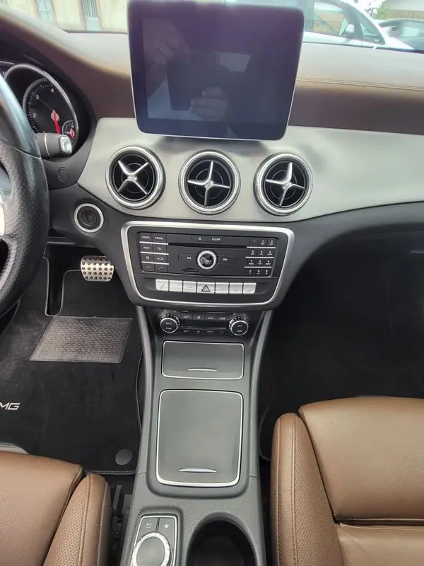 Mercedes-Benz CLA 220 d Shooting Brake AMG Line Aut. 12