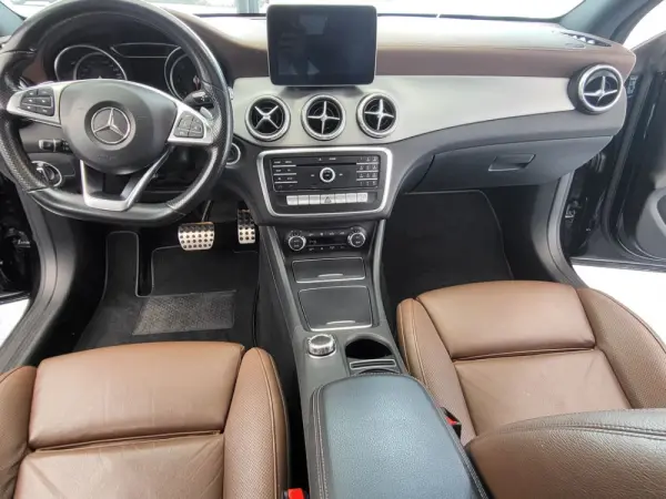 Mercedes-Benz CLA 220 d Shooting Brake AMG Line Aut. 20