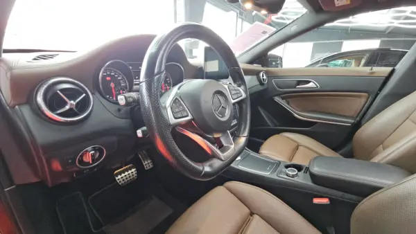 Mercedes-Benz CLA 220 d Shooting Brake AMG Line Aut. 28