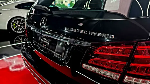 Mercedes-Benz E 300 Outro 7