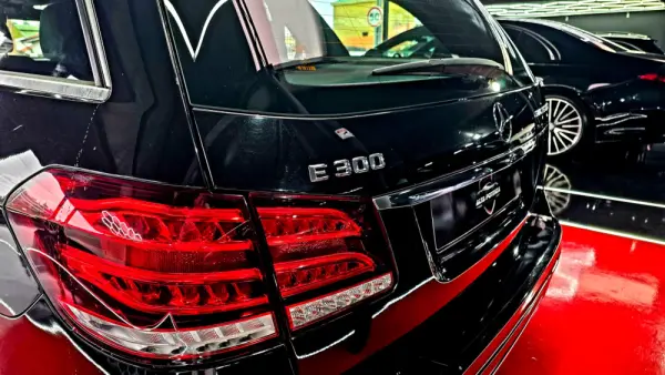Mercedes-Benz E 300 Outro 10