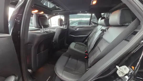 Mercedes-Benz E 300 Outro 14