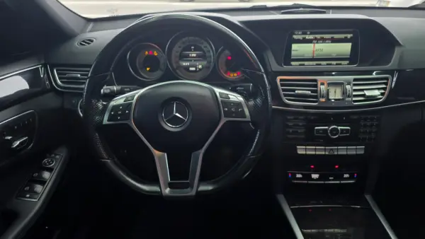 Mercedes-Benz E 300 Outro 18