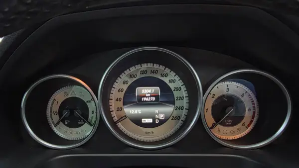 Mercedes-Benz E 300 Outro 17