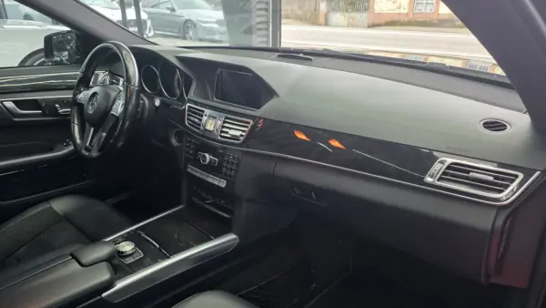 Mercedes-Benz E 300 Outro 22