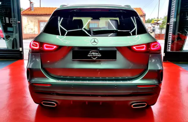 Mercedes-Benz GLA 200 d AMG Line 9