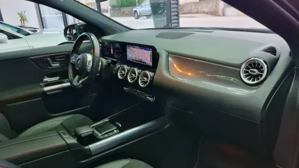 Mercedes-Benz GLA 200 d AMG Line 12