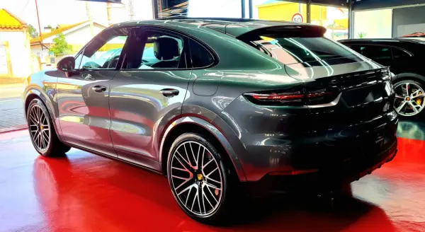 Porsche Cayenne Coupé E-Hybrid 6