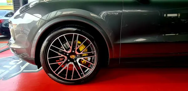 Porsche Cayenne Coupé E-Hybrid 9