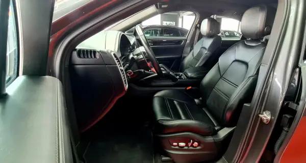 Porsche Cayenne Coupé E-Hybrid 13