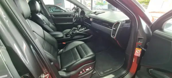 Porsche Cayenne Coupé E-Hybrid 19