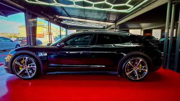 Porsche Taycan Cross Turismo TURBO 4