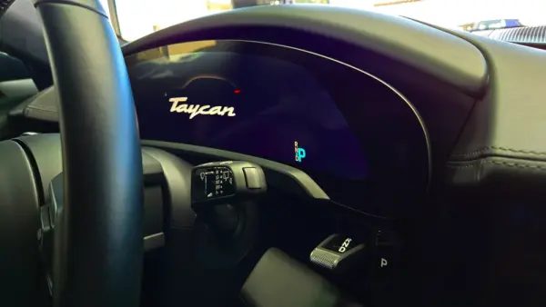 Porsche Taycan Cross Turismo TURBO 11