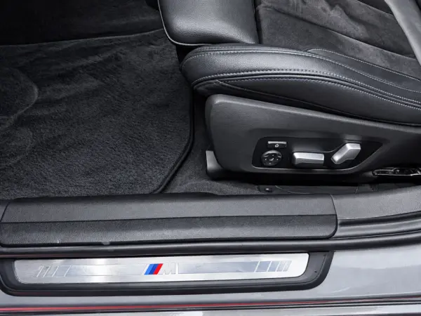BMW 330 e iPerformance Pack M Shadow 19