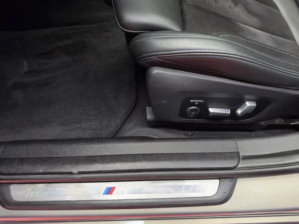 BMW 330 e iPerformance Pack M Shadow 17