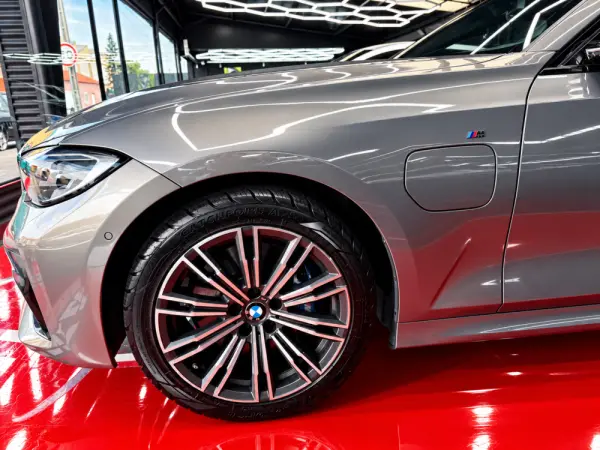 BMW 330 e iPerformance Pack M Shadow 9