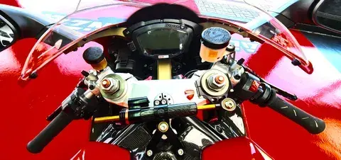 Ducati 848 11