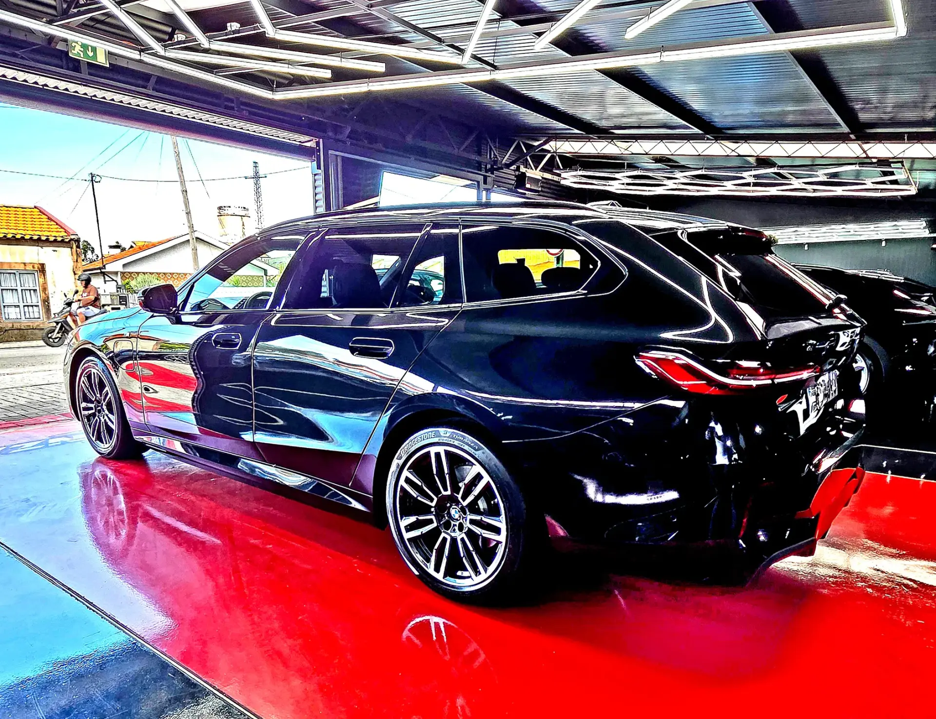 BMW 530 e Pack Desportivo M 6