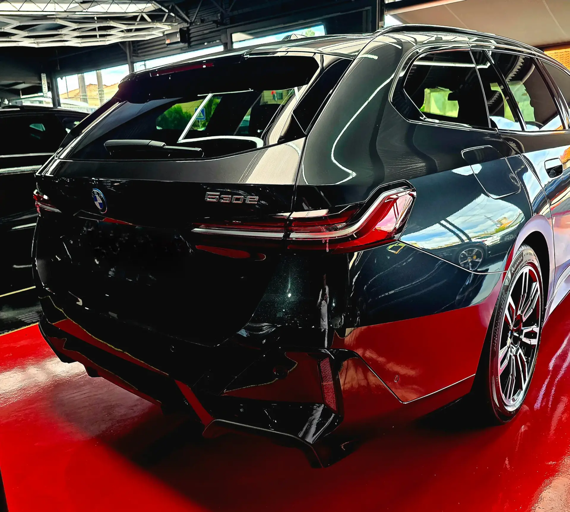 BMW 530 e Pack Desportivo M 6