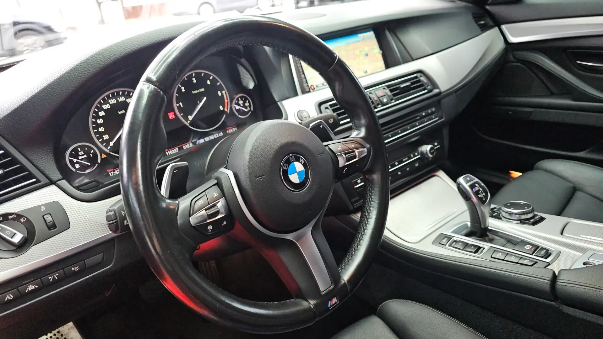 BMW M550d xDrive Auto 16
