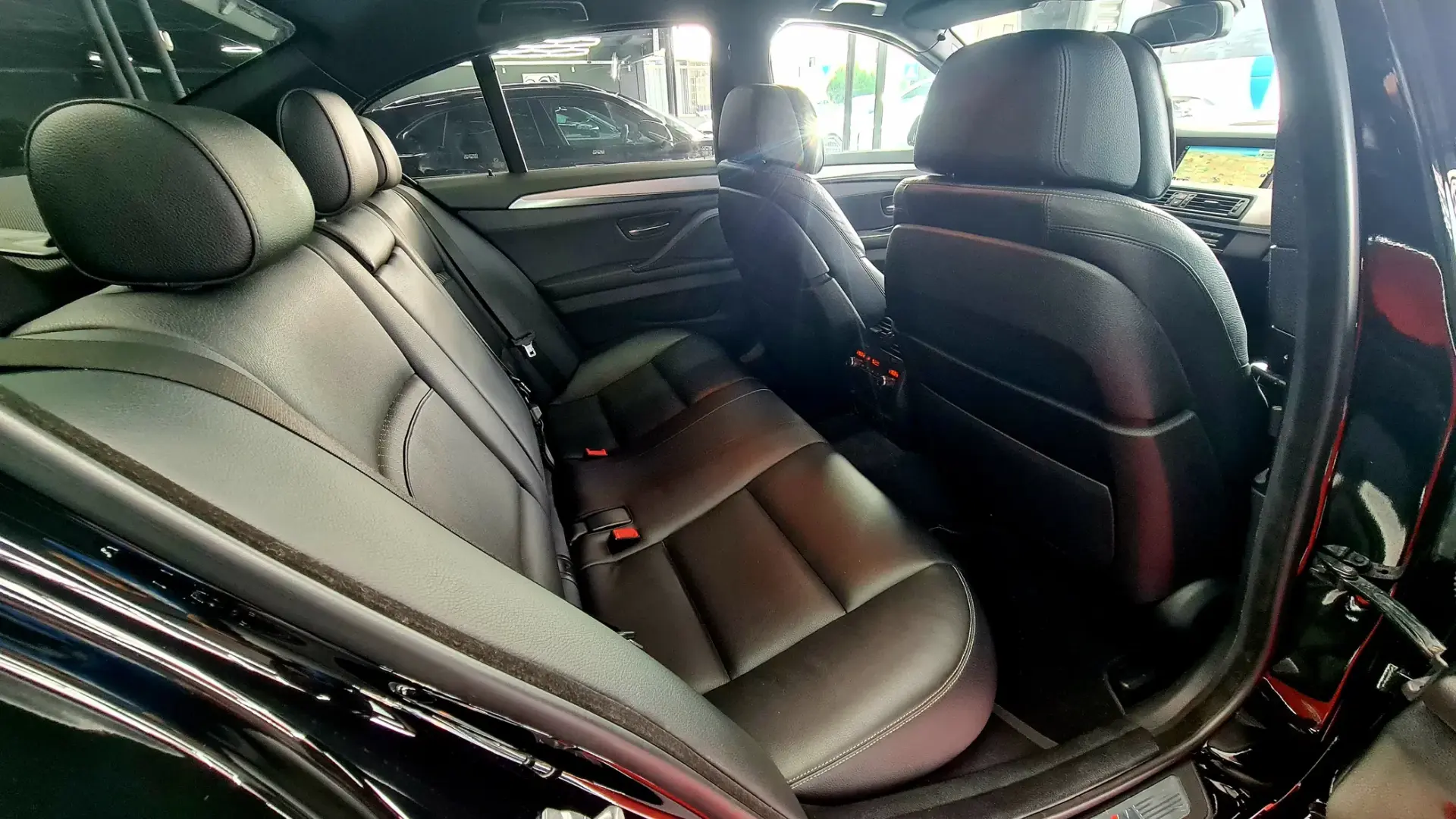 BMW M550d xDrive Auto 26