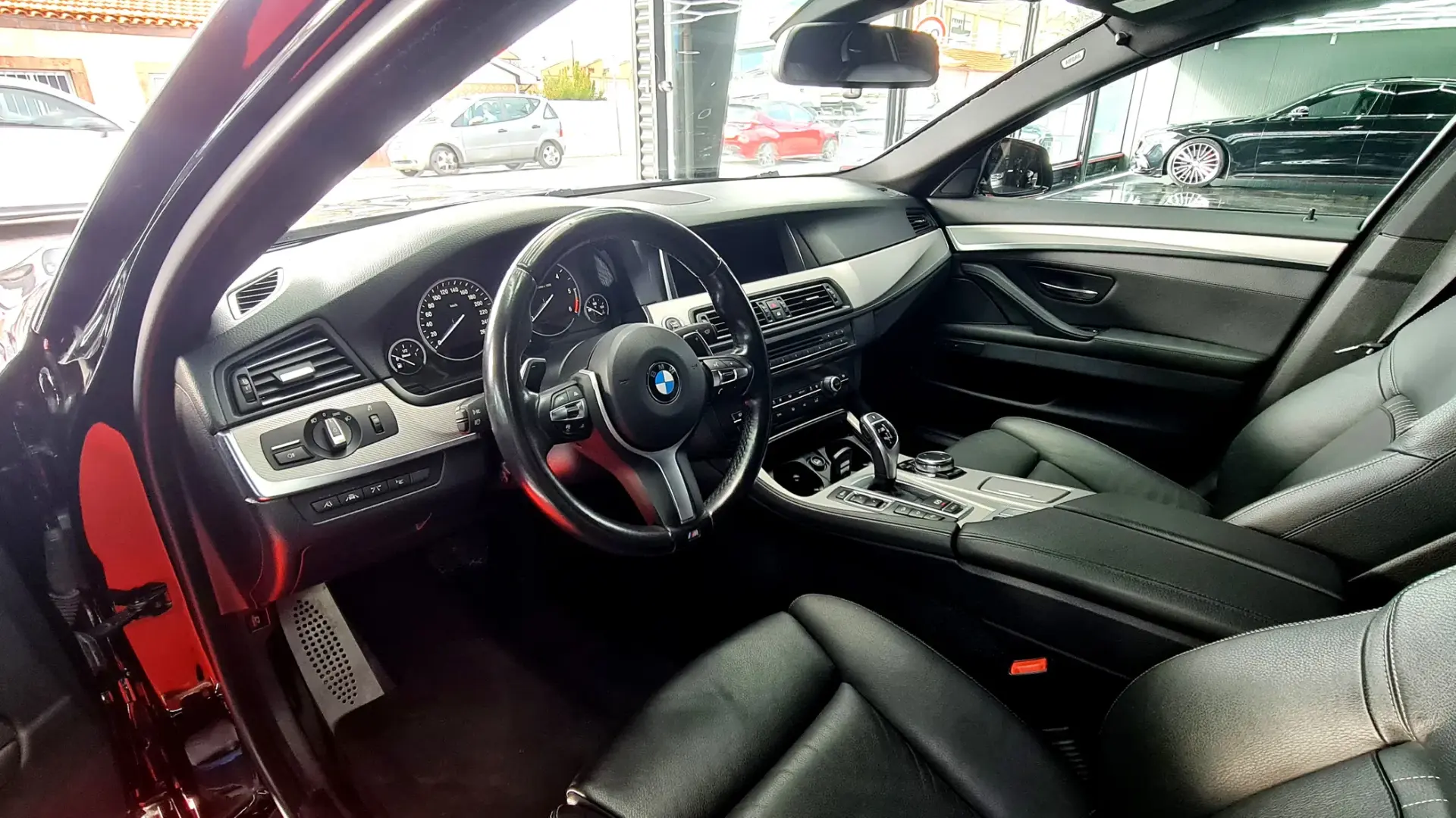 BMW M550d xDrive Auto 29