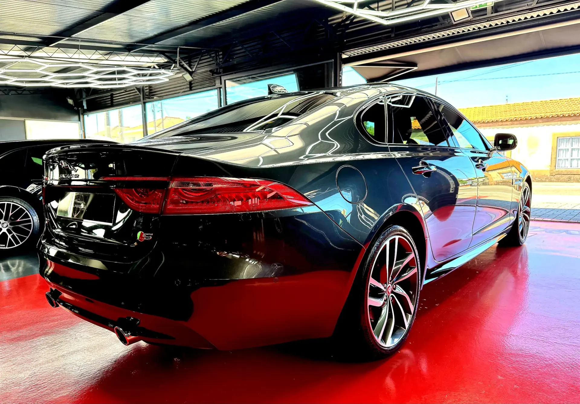 Jaguar XF 3.0 TDV6 300 Sport 9