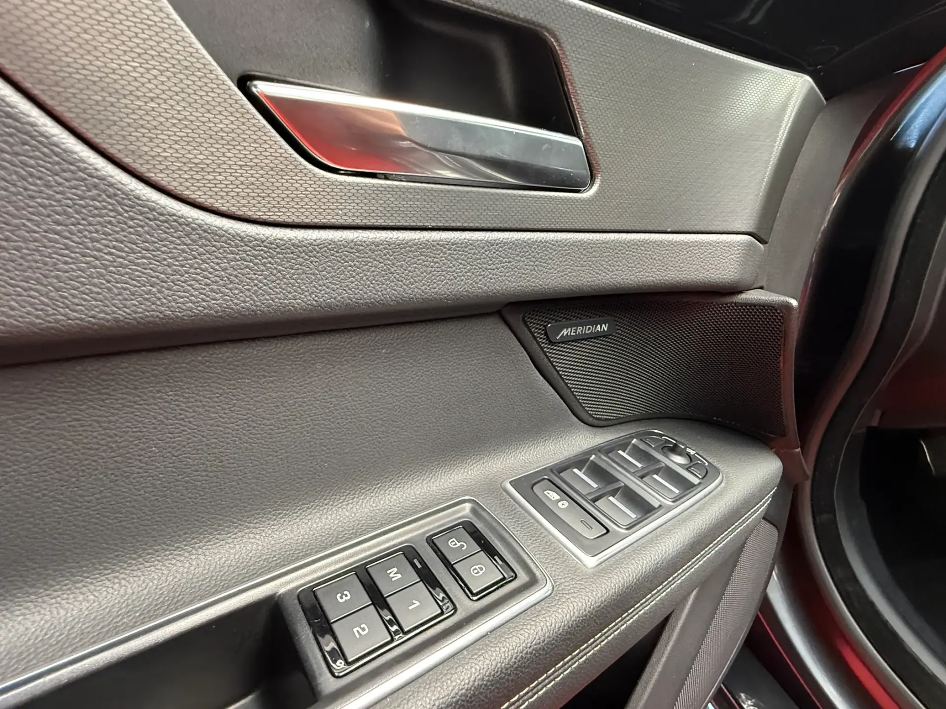Jaguar XF 3.0 TDV6 300 Sport 10