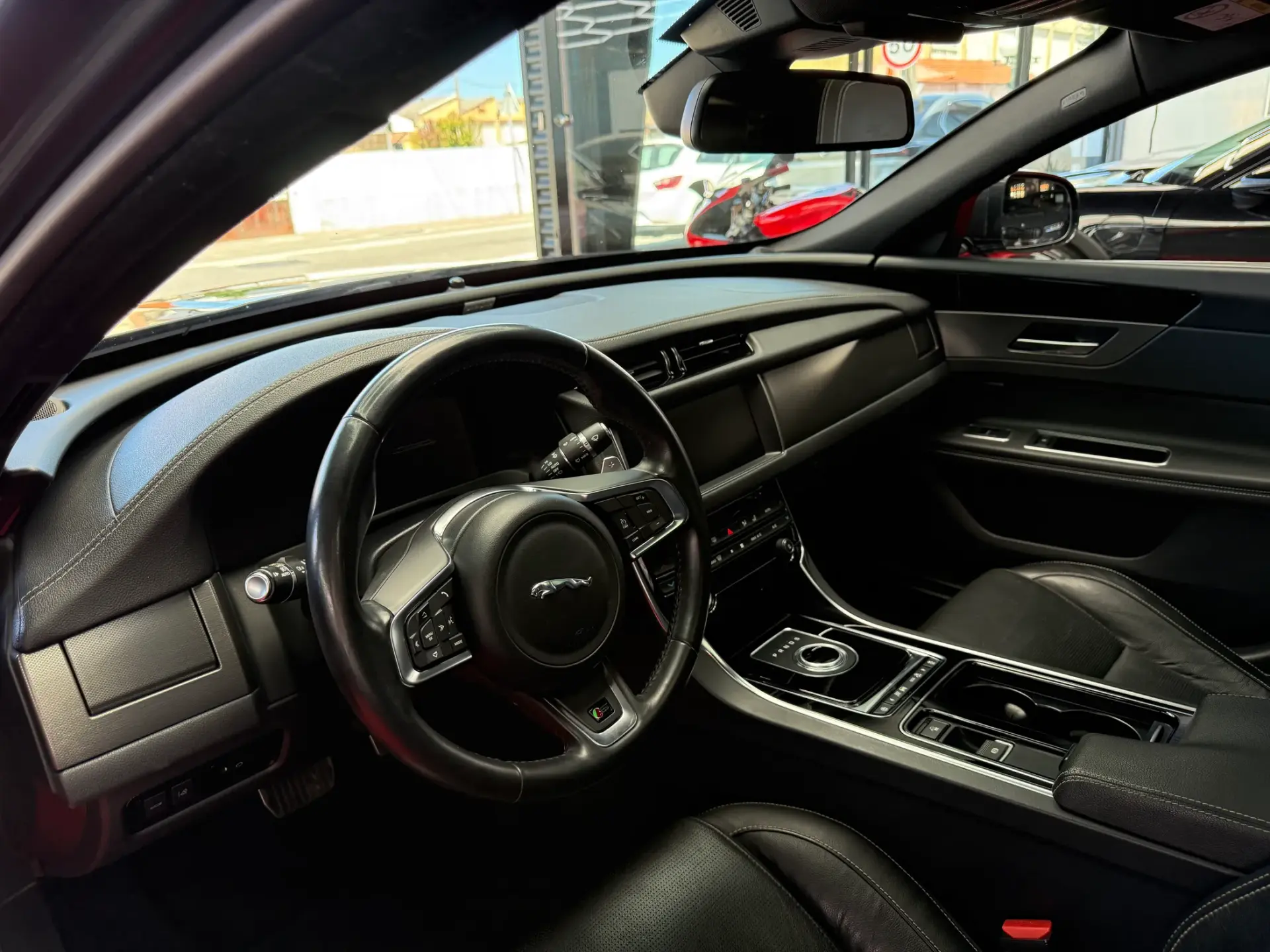 Jaguar XF 3.0 TDV6 300 Sport 14