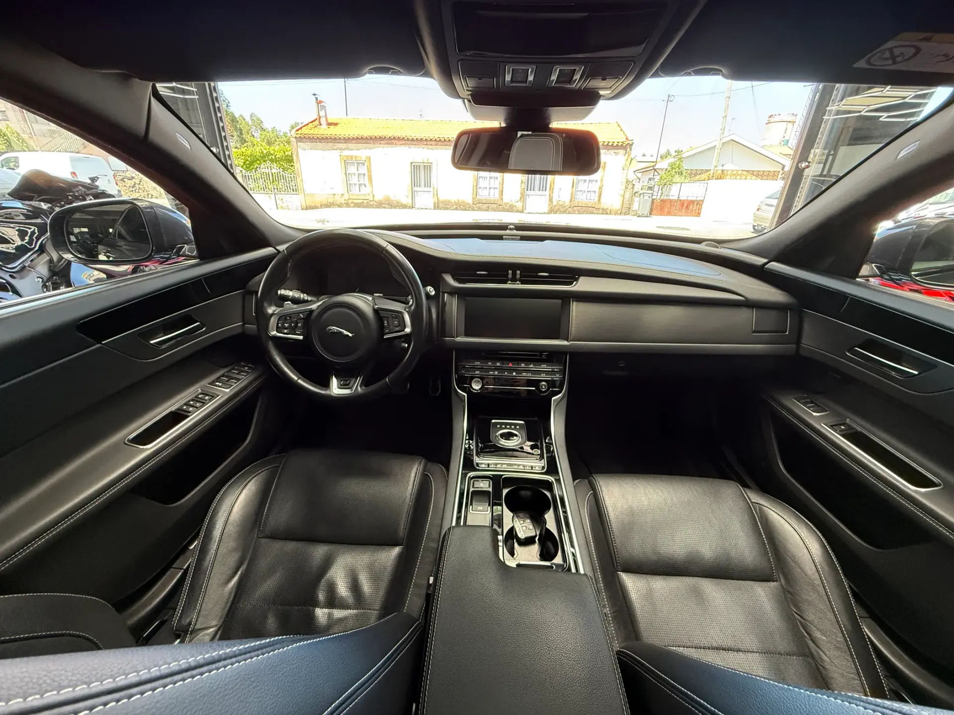 Jaguar XF 3.0 TDV6 300 Sport 16