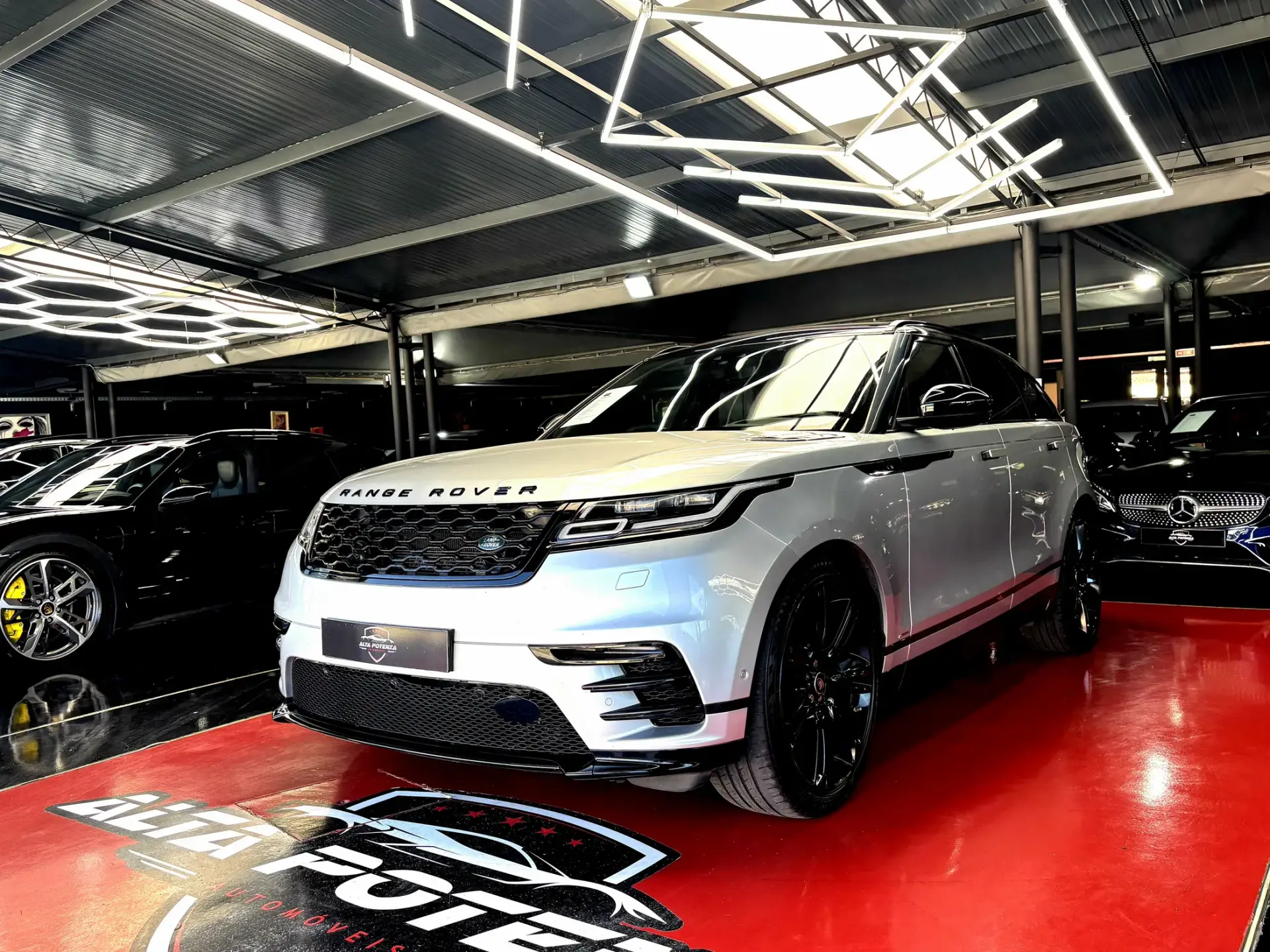 Land Rover Range Rover Velar 3.0 D R-Dynamic HSE 1