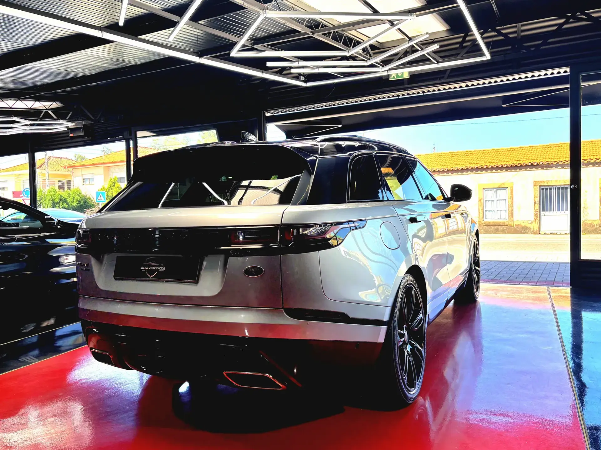 Land Rover Range Rover Velar 3.0 D R-Dynamic HSE 10