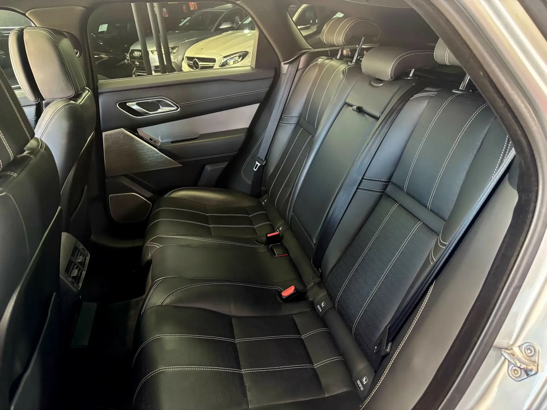 Land Rover Range Rover Velar 3.0 D R-Dynamic HSE 19