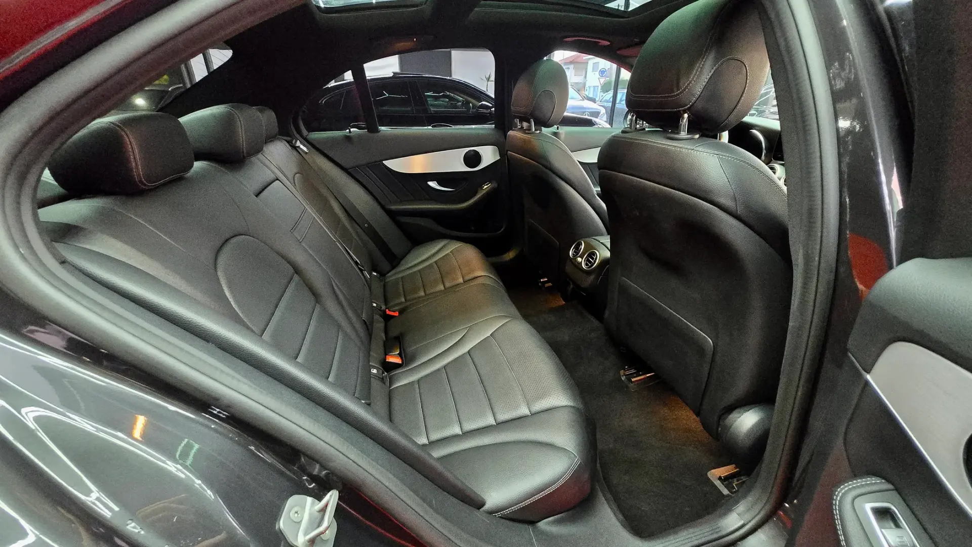 Mercedes-Benz C 300 de AMG Line 14