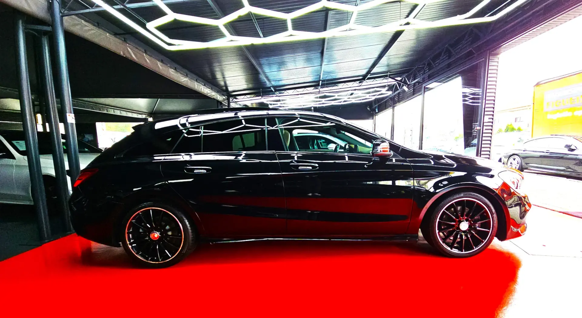 Mercedes-Benz CLA 220 d Shooting Brake AMG Line Aut. 5