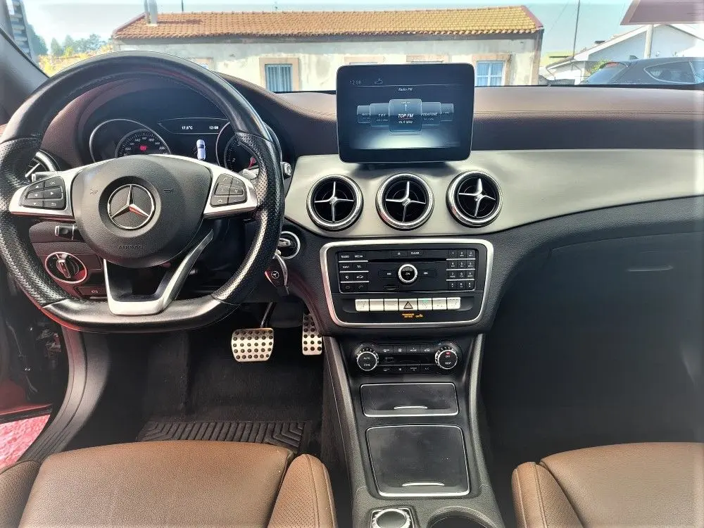 Mercedes-Benz CLA 220 d Shooting Brake AMG Line Aut. 10