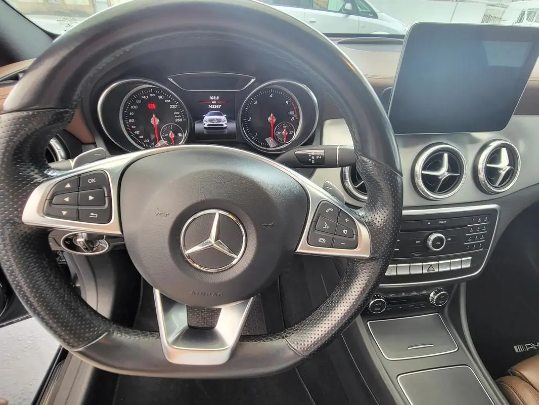 Mercedes-Benz CLA 220 d Shooting Brake AMG Line Aut. 11