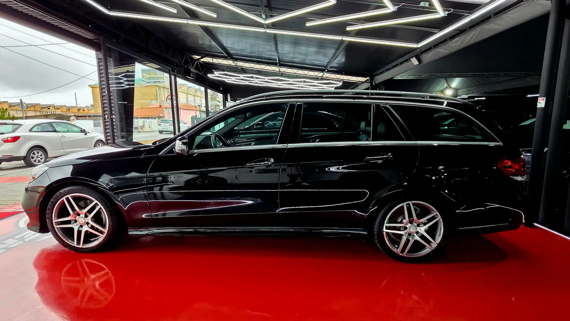 Mercedes-Benz E 300 Outro 4