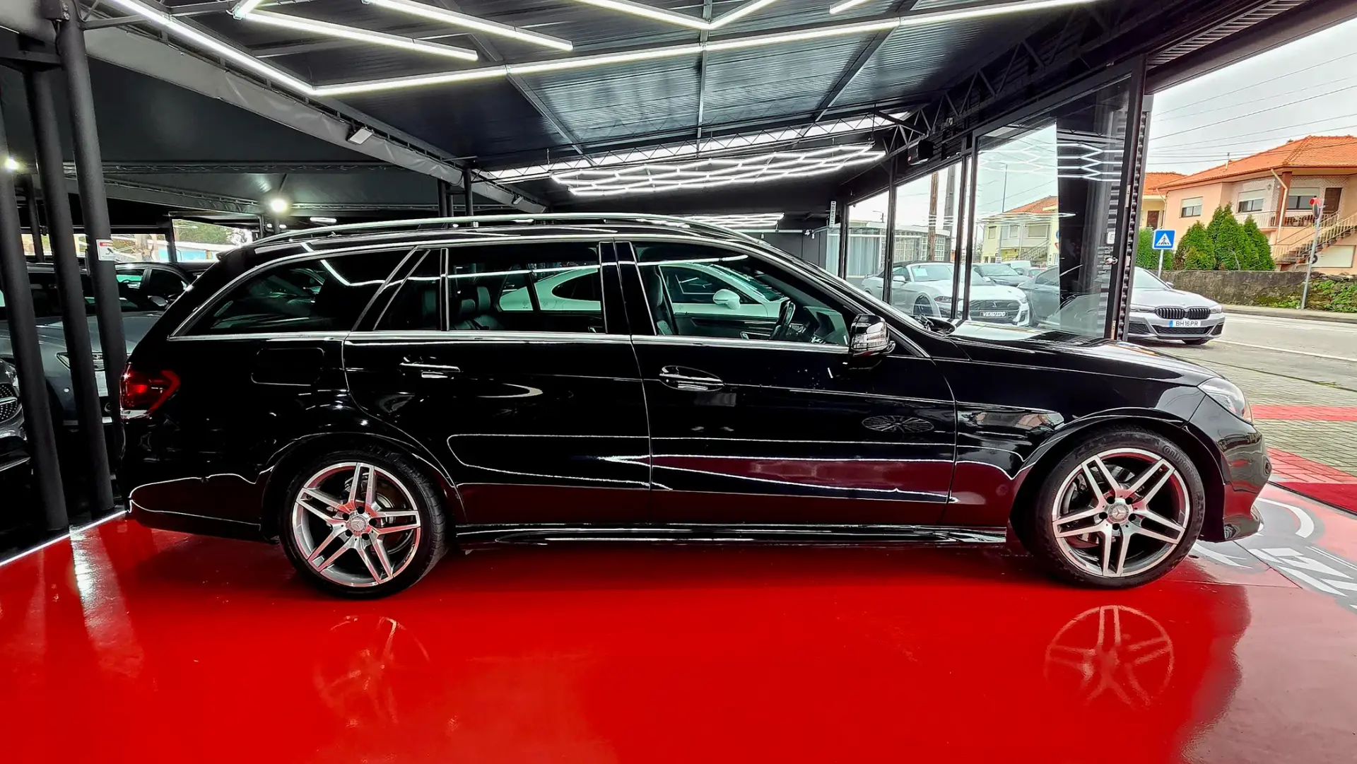 Mercedes-Benz E 300 Outro 8