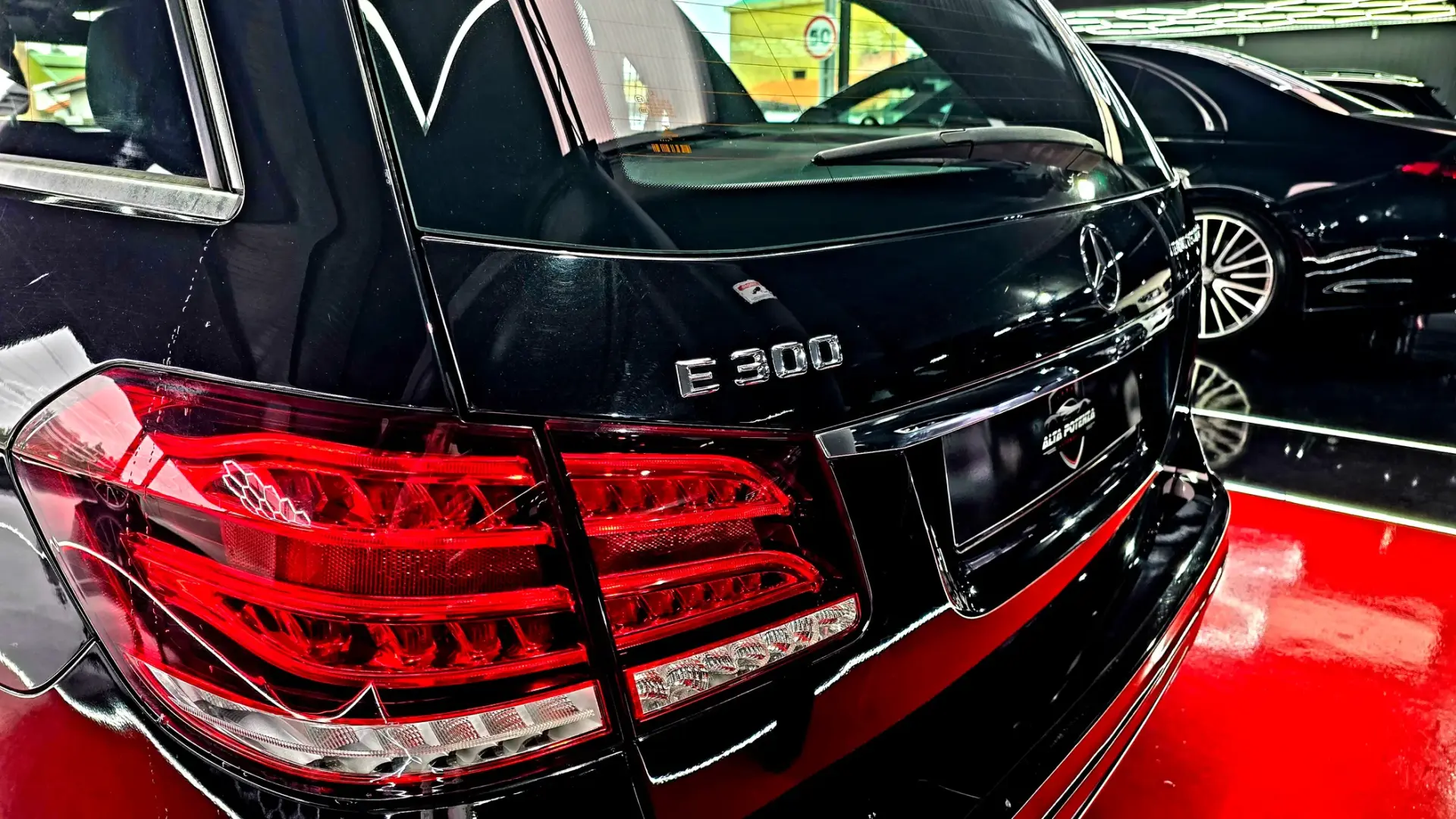 Mercedes-Benz E 300 Outro 10