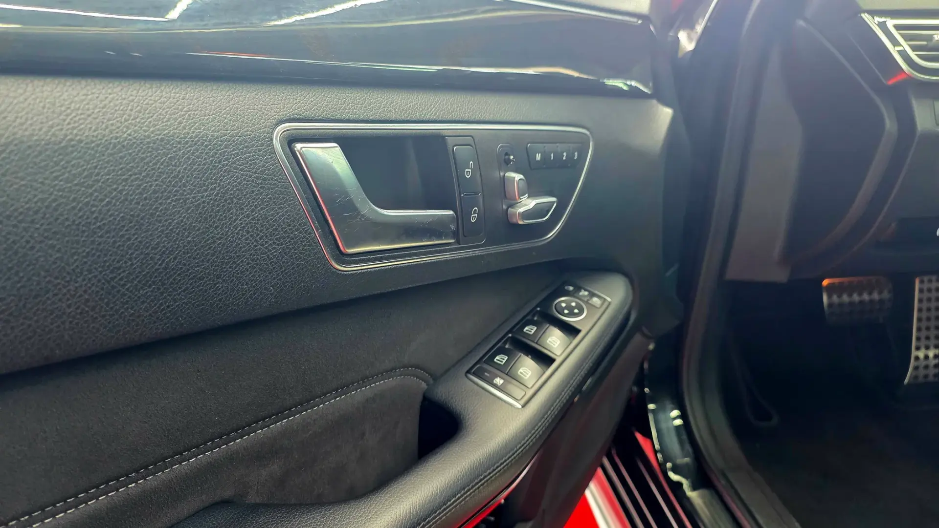 Mercedes-Benz E 300 Outro 11
